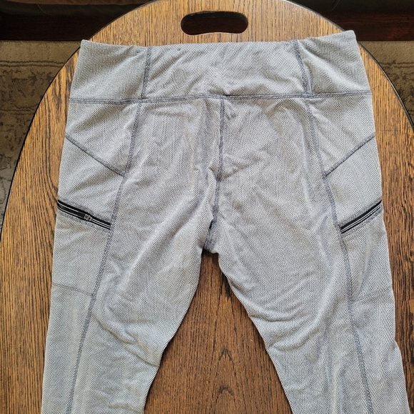 Z by Zobha Gray Chevron Printed Leggings with Zipper Pockets Size Women's 16-18 - Picture 7 of 14